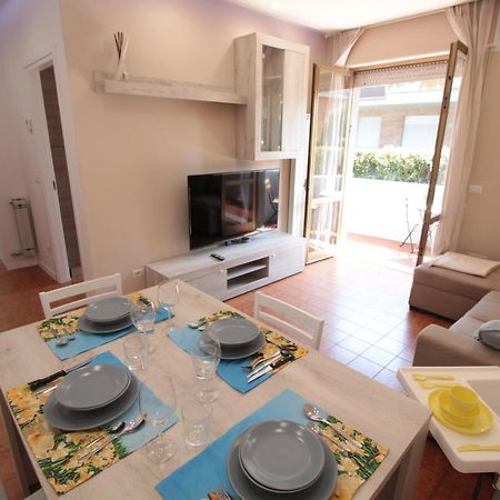 Beach House, 300 M Dal Mare, مارينا دي ماسا المظهر الخارجي الصورة