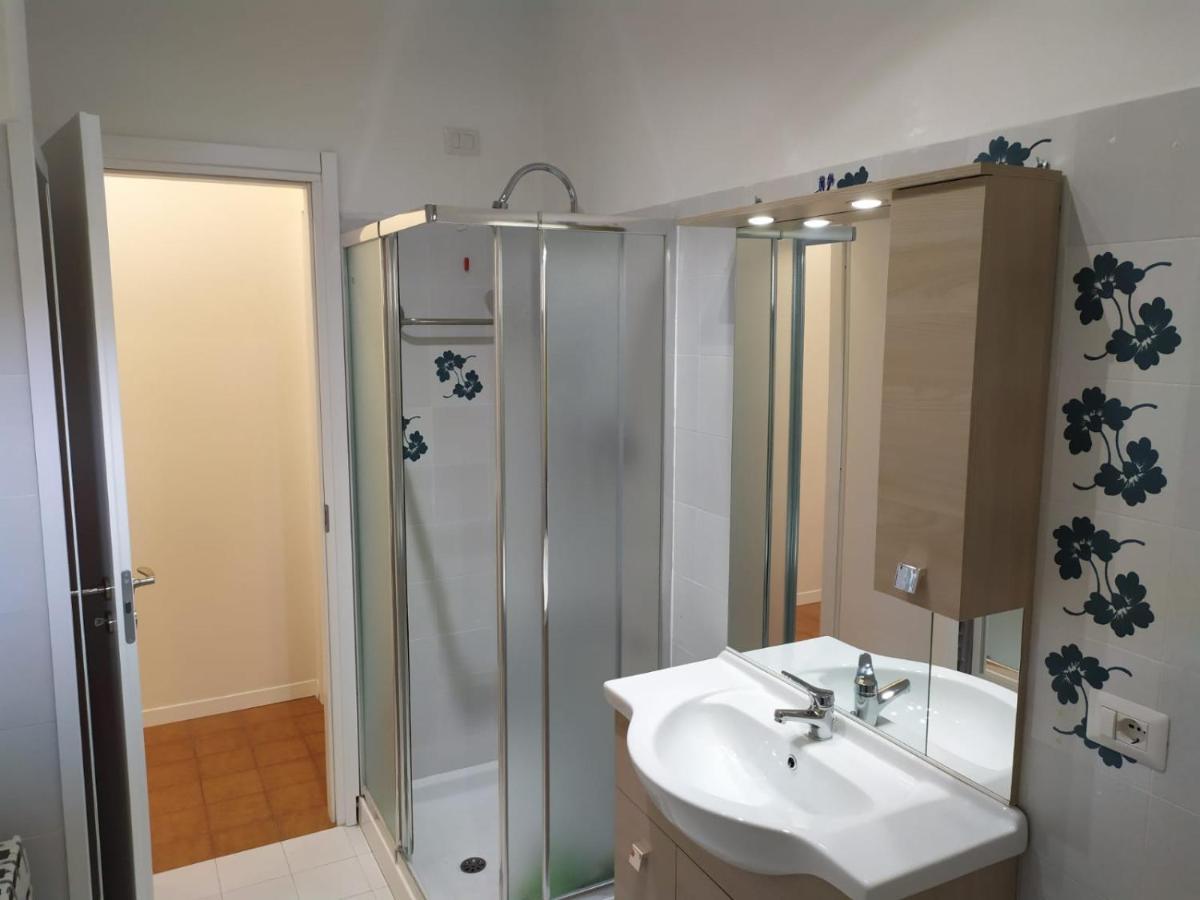 Beach House, 300 M Dal Mare, مارينا دي ماسا المظهر الخارجي الصورة