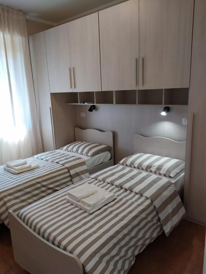 Beach House, 300 M Dal Mare, مارينا دي ماسا المظهر الخارجي الصورة