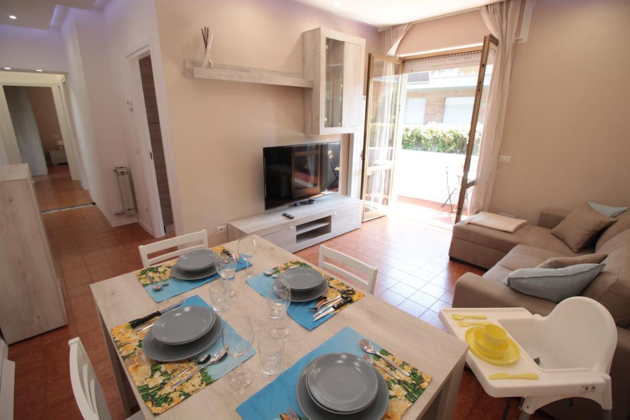 Beach House, 300 M Dal Mare, مارينا دي ماسا المظهر الخارجي الصورة